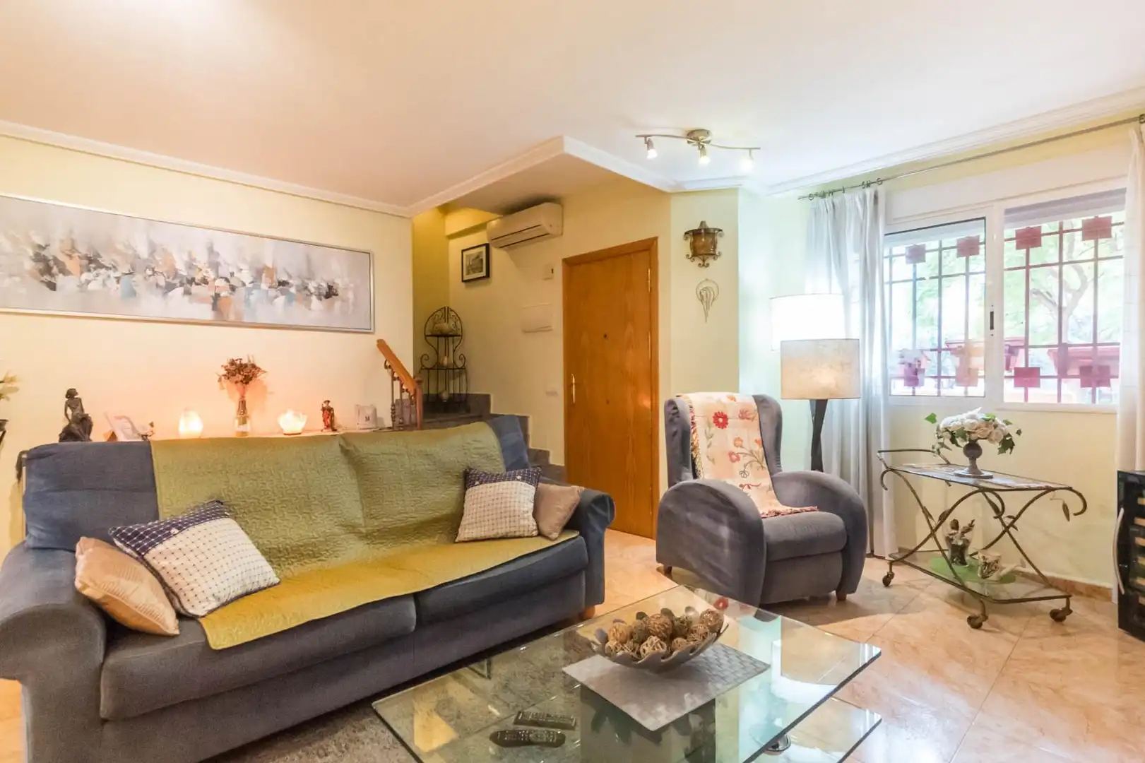 Wohnzimmer von Einfamilien-Reihenhaus zum Verkauf in Murcia mit Klimaanlage, Privatgarten und Terrasse