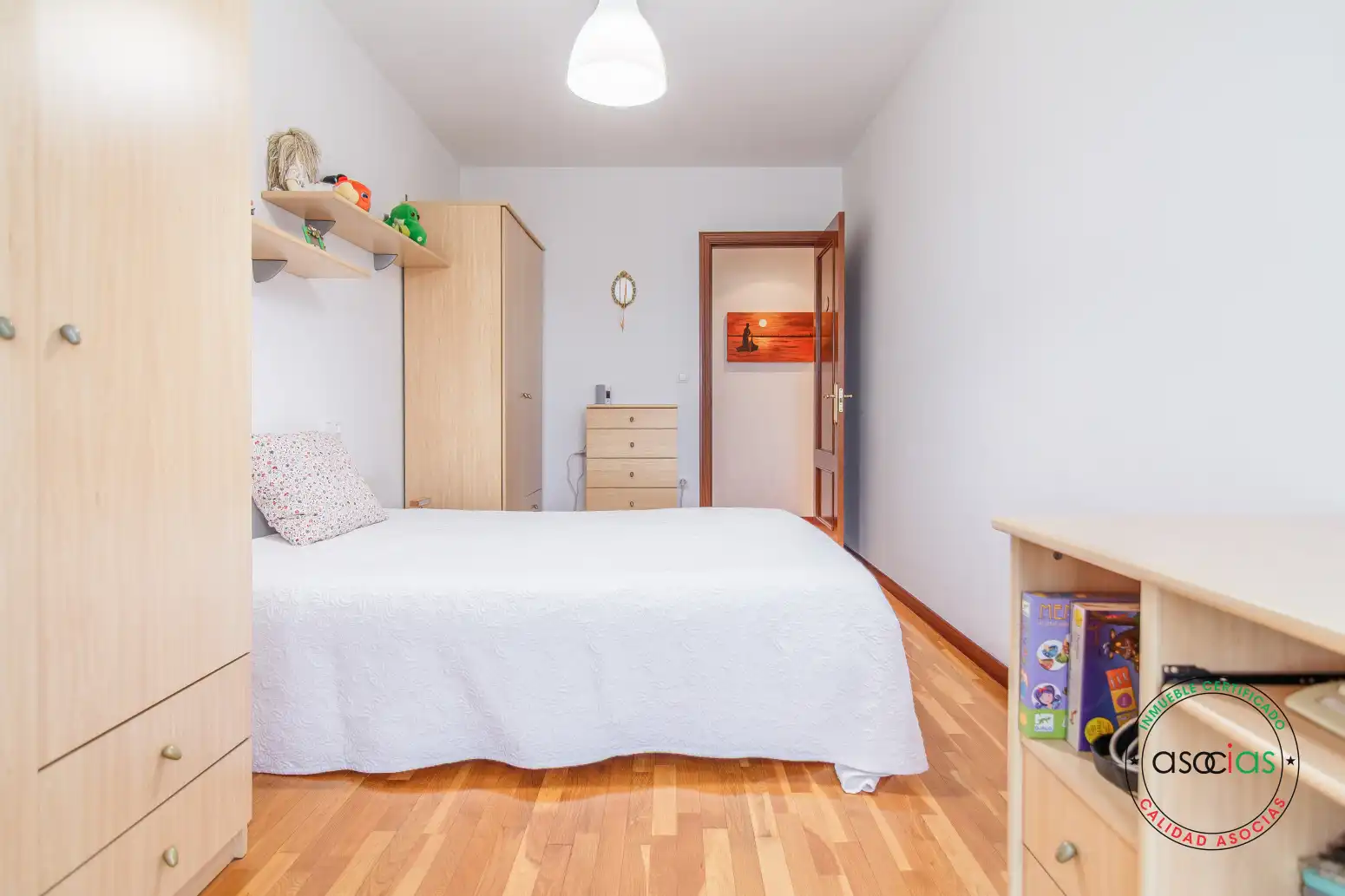 Dormitori de Pis en venda en Gijón  amb Calefacció, Parquet i Traster