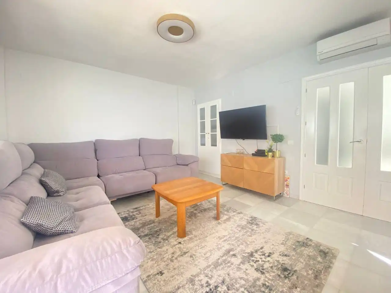 Sala d'estar de Casa o xalet de lloguer en Islantilla amb Aire condicionat, Terrassa i Balcó