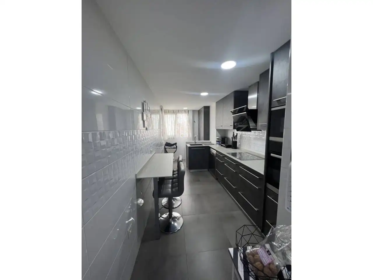 Cuina de Apartament en venda en Castellón de la Plana / Castelló de la Plana amb Aire condicionat, Traster i Balcó