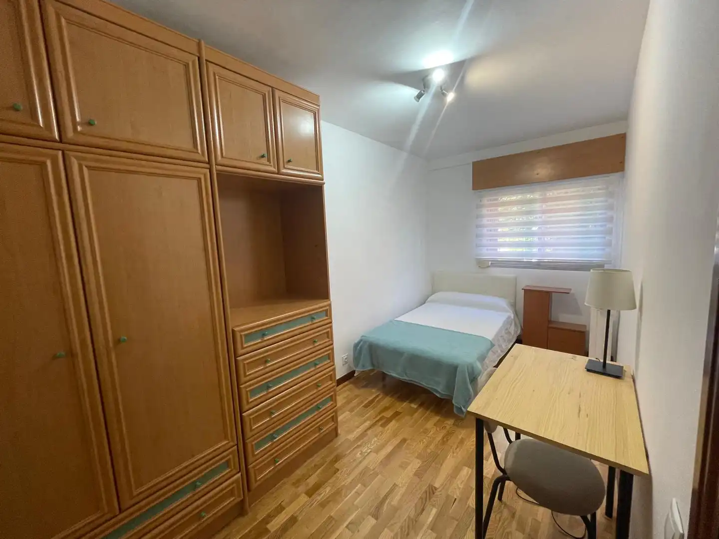Schlafzimmer von Haus oder Chalet zur untervermieten in Madrid mit Heizung, Parkett und Möbliert