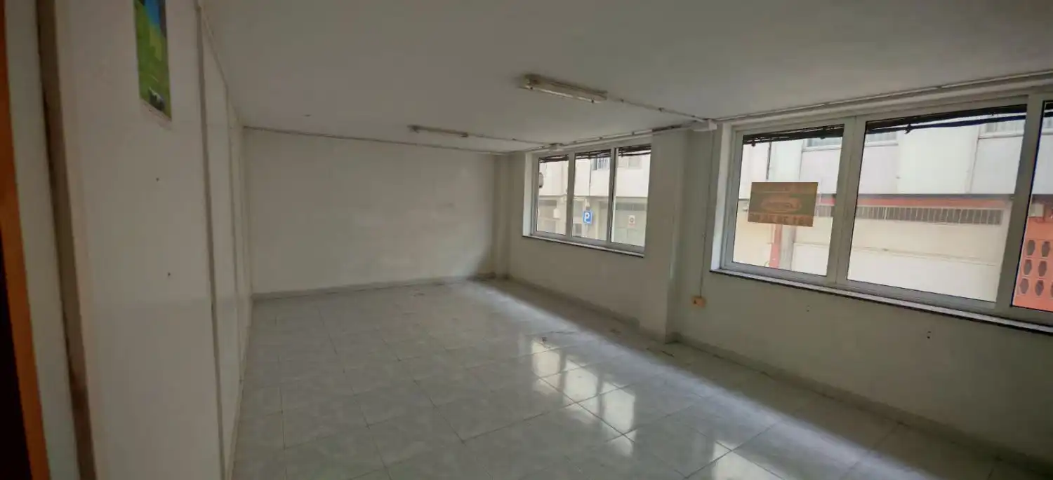 Business premises to rent in A Malata - Catabois - Ciudad Jardín, imagen 6