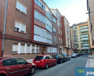 Exterior view of Flat for sale in Valladolid Capital  with Terrace and Balcony