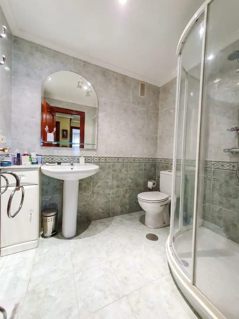 Badezimmer von Wohnung zum Verkauf in Grado mit Heizung, Terrasse und Abstellraum