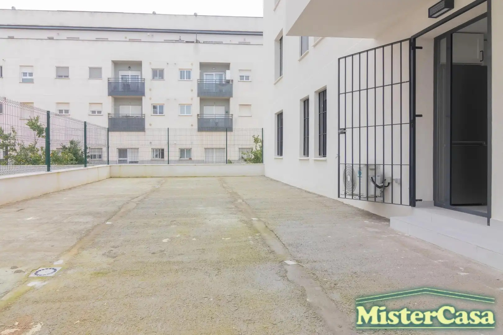 Außenansicht von Wohnung zum Verkauf in Jerez de la Frontera mit Klimaanlage, Privatgarten und Terrasse