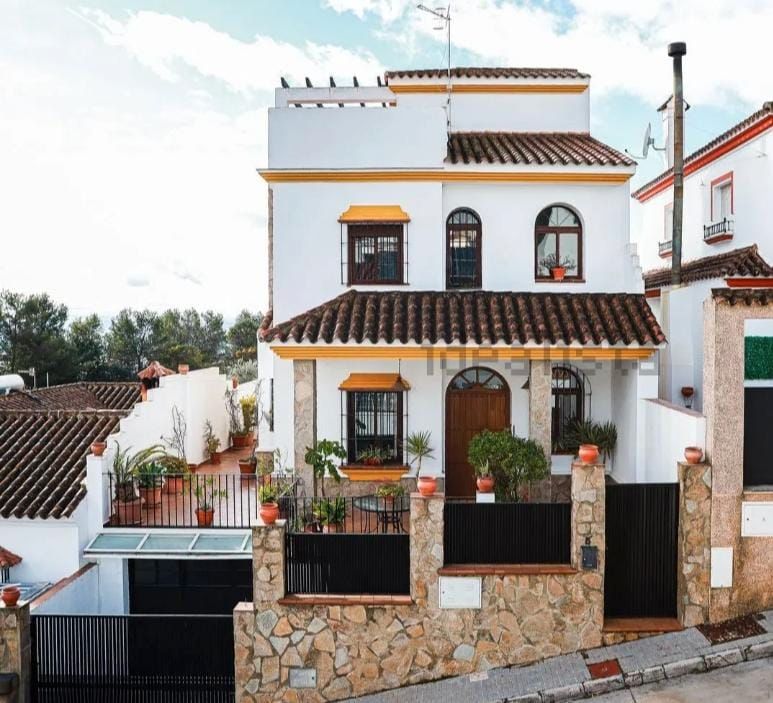 Vista exterior de Casa o xalet en venda en Prado del Rey amb Calefacció, Jardí privat i Terrassa