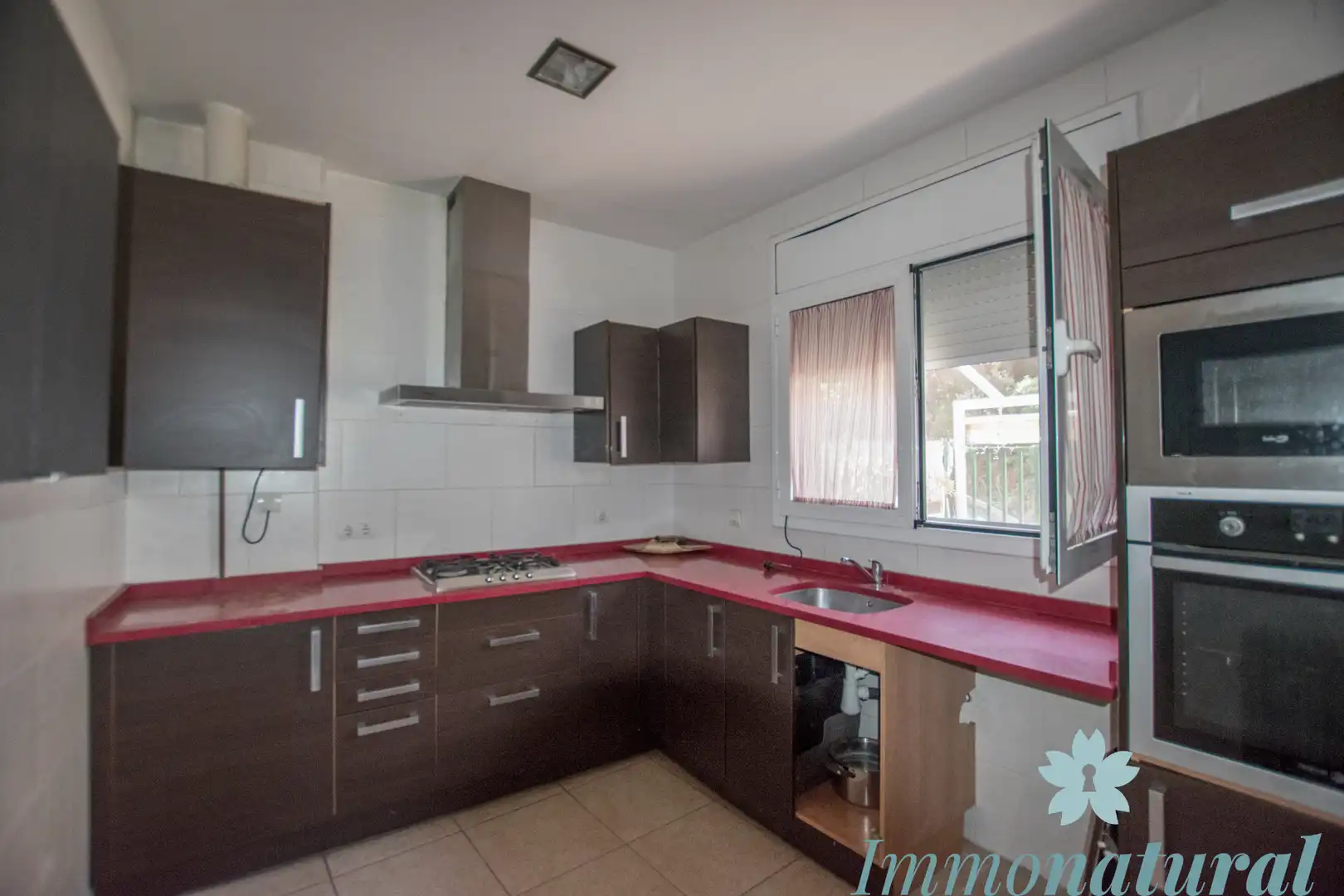 Cocina de Casa adosada en venta en Torrelles de Llobregat con Aire acondicionado, Calefacción y Jardín privado