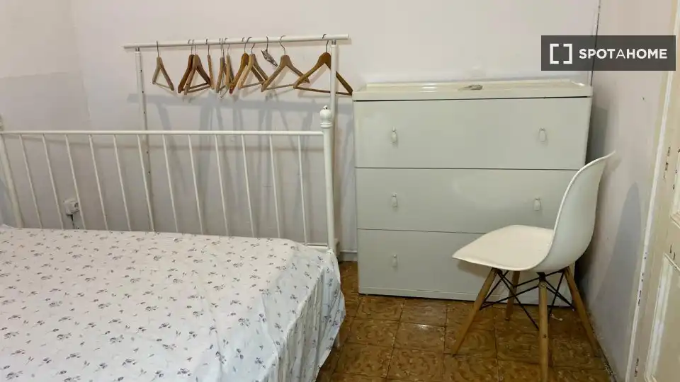 Dormitori de Pis de lloguer en Barcelona amb Aire condicionat, Calefacció i Moblat