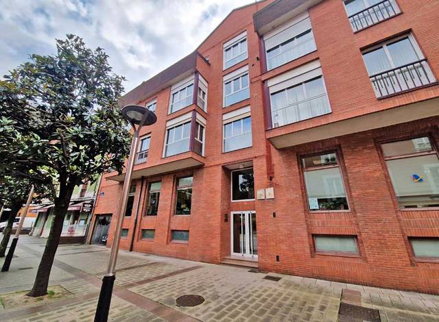 Oficina en Alquiler en Plaza la Constitución en La Villa - Bazuelo