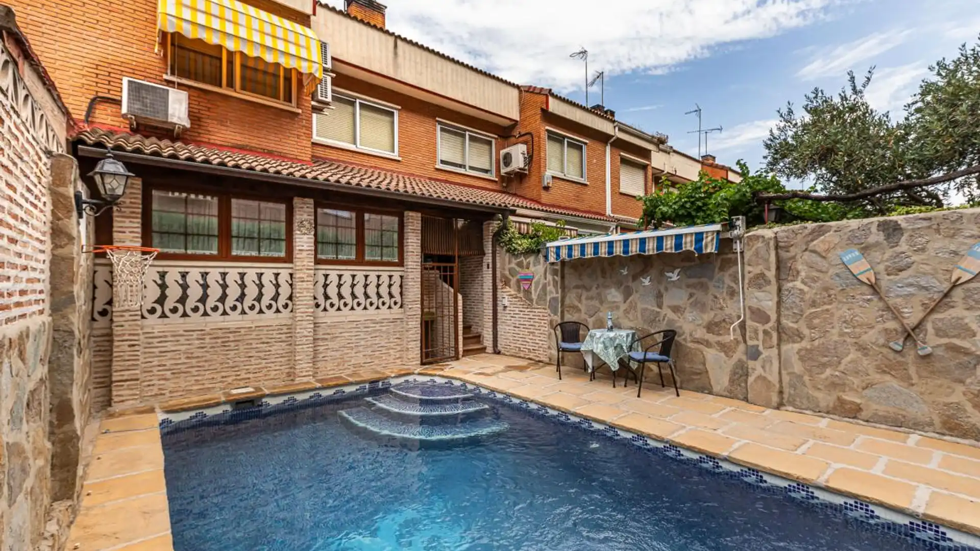 Casa adosada en venta en C. Fuente del Sol, Rinconada