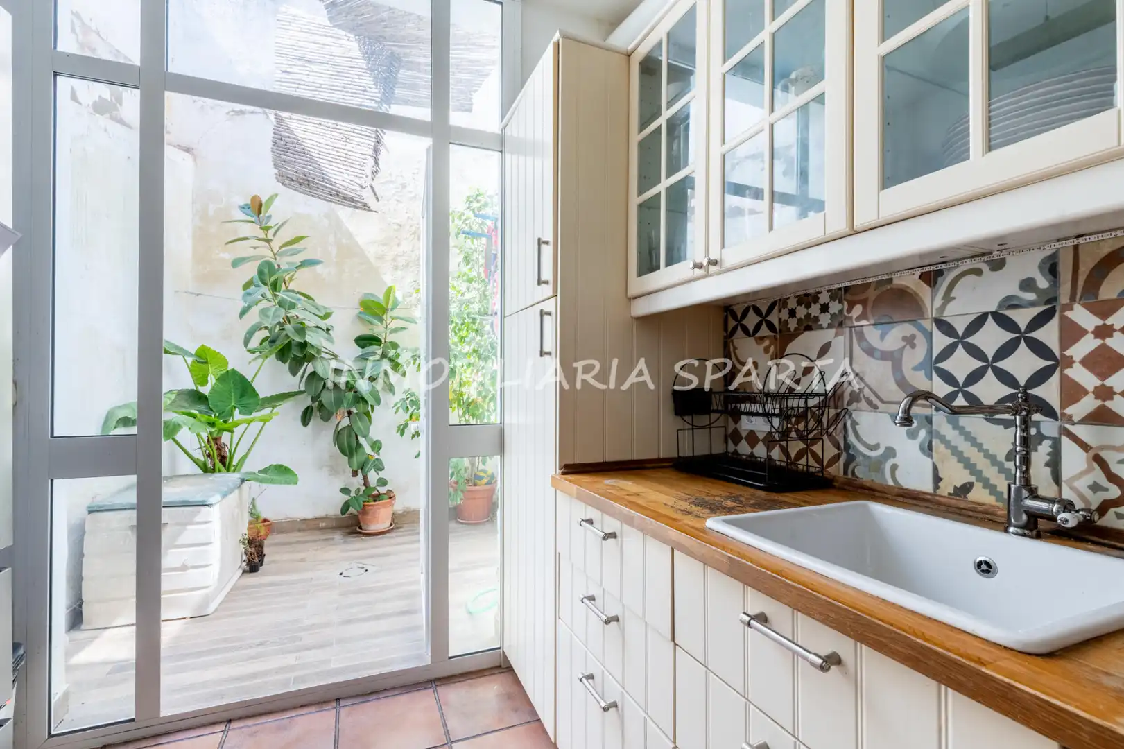 Cocina de Casa adosada en venta en Gelves con Terraza, Horno y Lavadora
