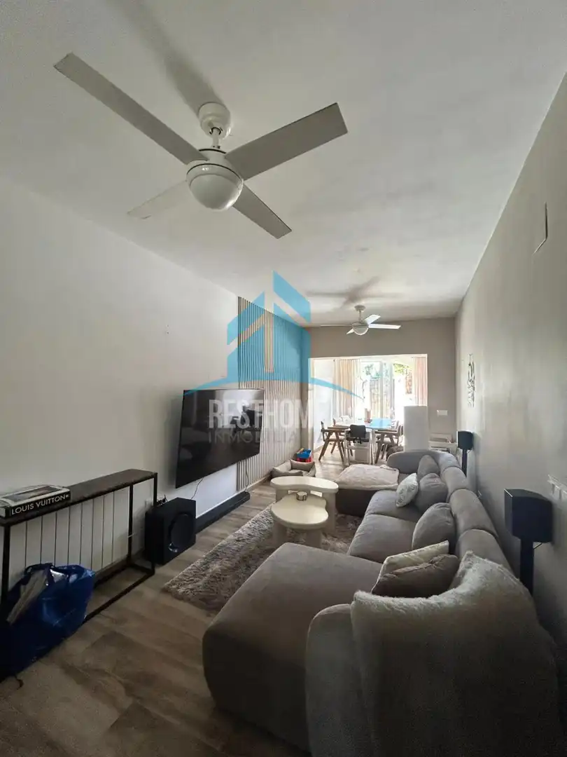 Sala d'estar de Casa adosada en venda en Moraira amb Aire condicionat, Jardí privat i Terrassa
