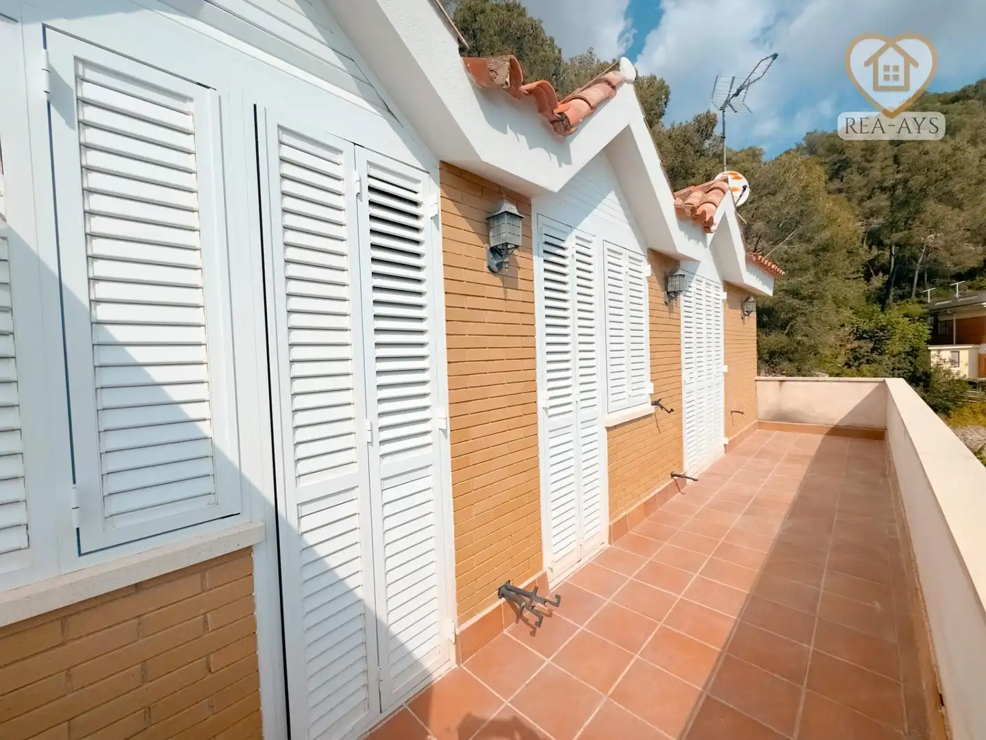 Vista exterior de Casa o chalet en venta en Vallirana con Aire acondicionado, Calefacción y Jardín privado