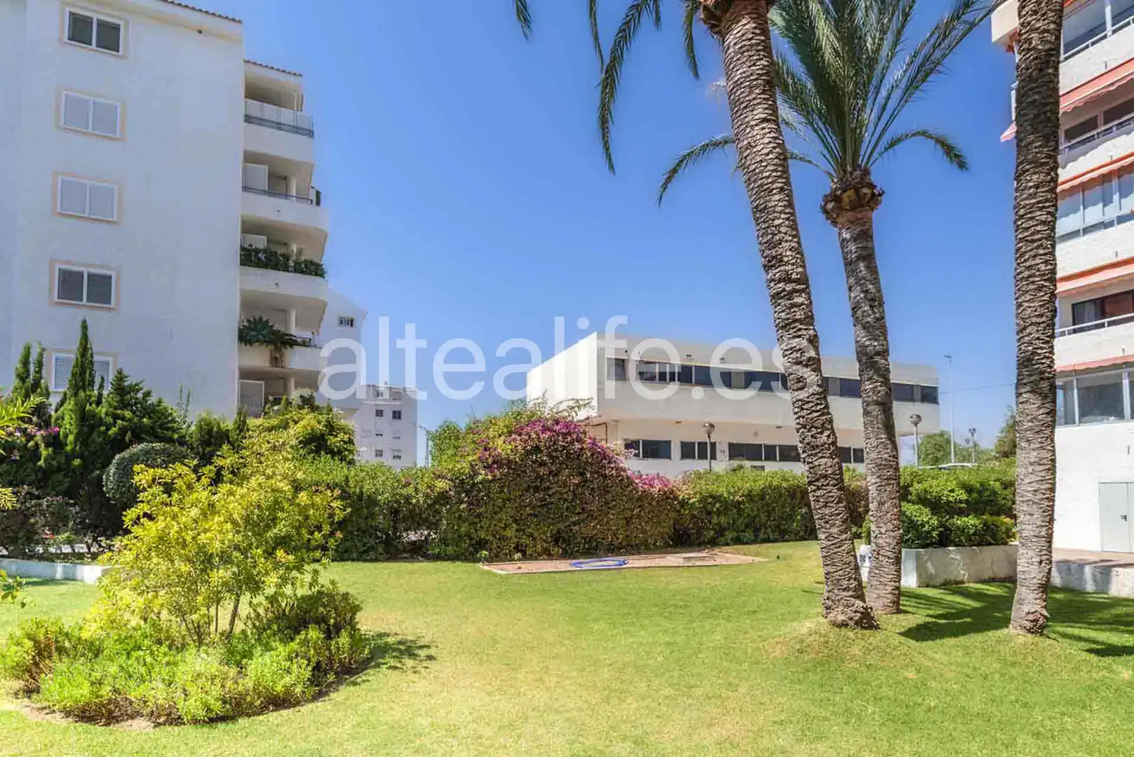 Vista exterior de Apartament de lloguer en Altea amb Calefacció, Terrassa i Moblat