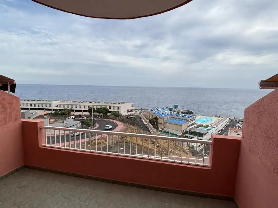 Vista exterior de Piso de alquiler en El Rosario con Piscina y Balcón
