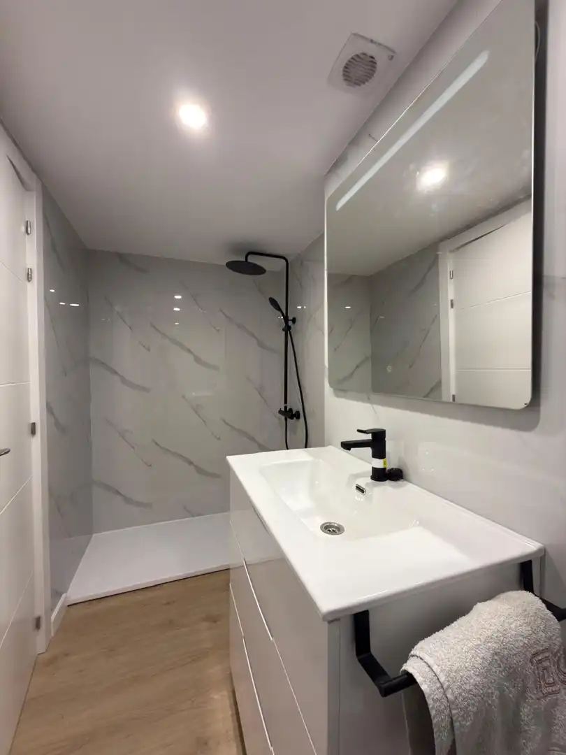 Bany de Apartament en venda en A Coruña Capital  amb Traster
