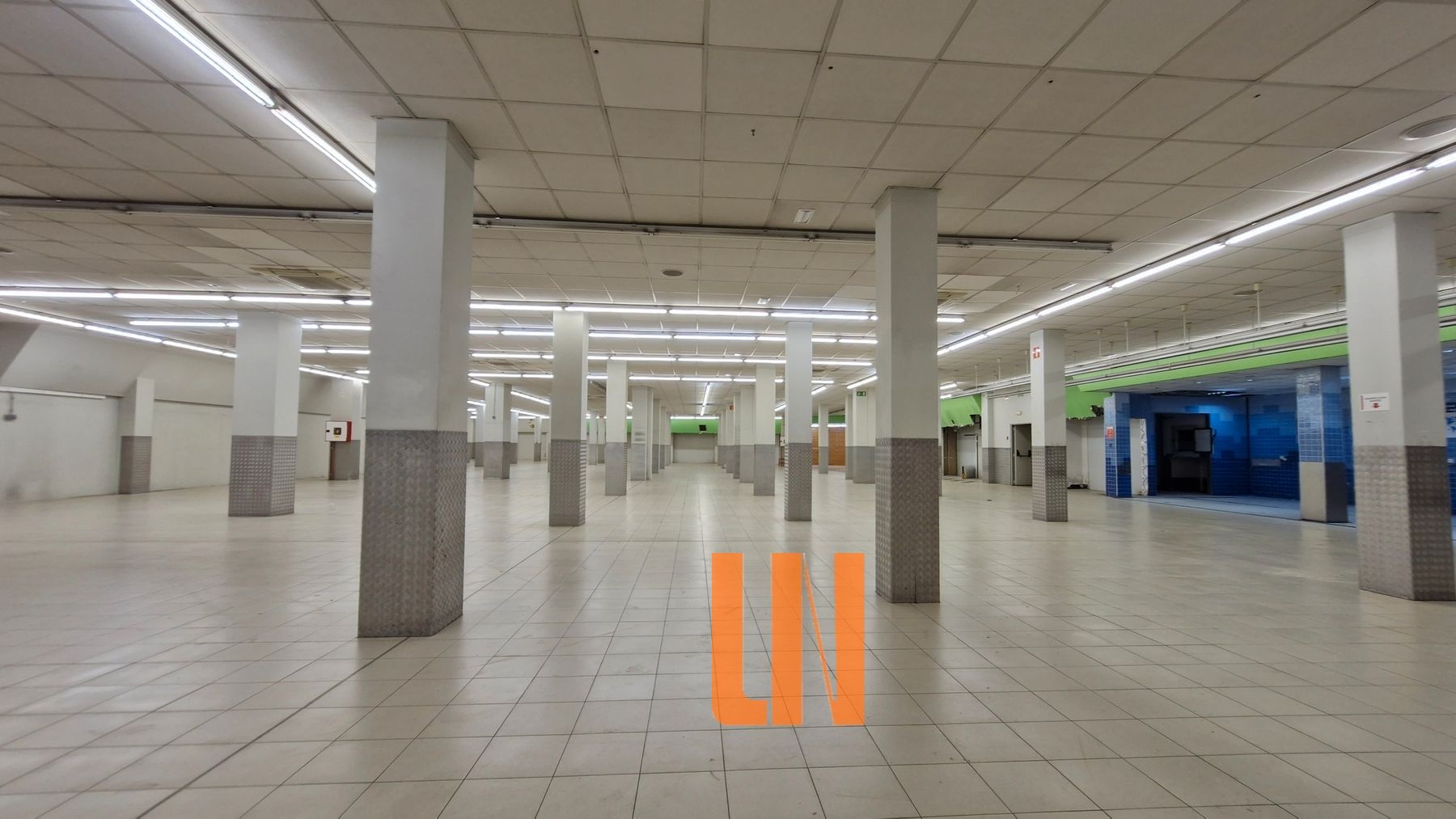 Local de lloguer en A Coruña Capital  amb Aire condicionat, Calefacció i Internet