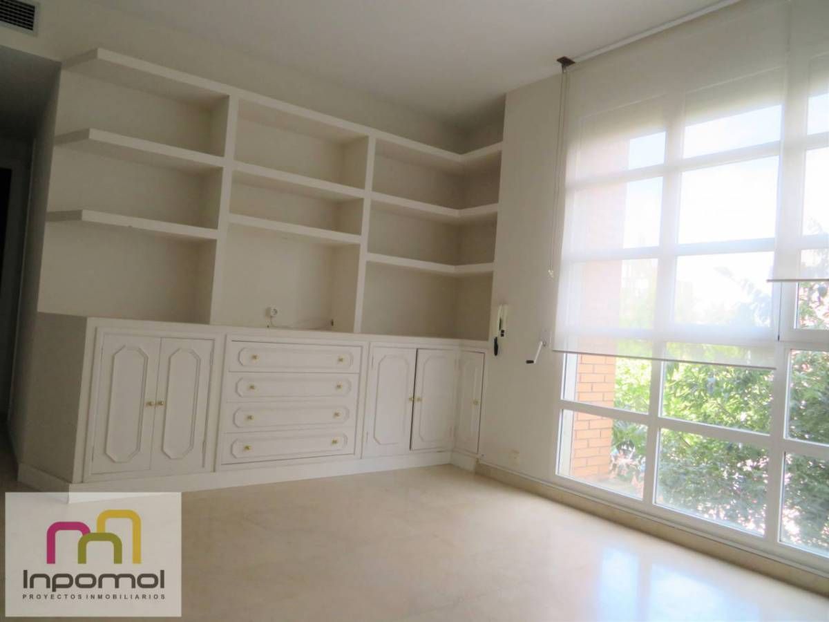 Habitación de Apartamento de alquiler en Badajoz Capital con Aire acondicionado y Calefacción