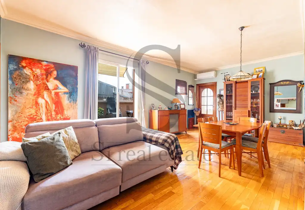 Vista exterior de Ático en venta en Barcelona con Aire acondicionado, Calefacción y Parquet
