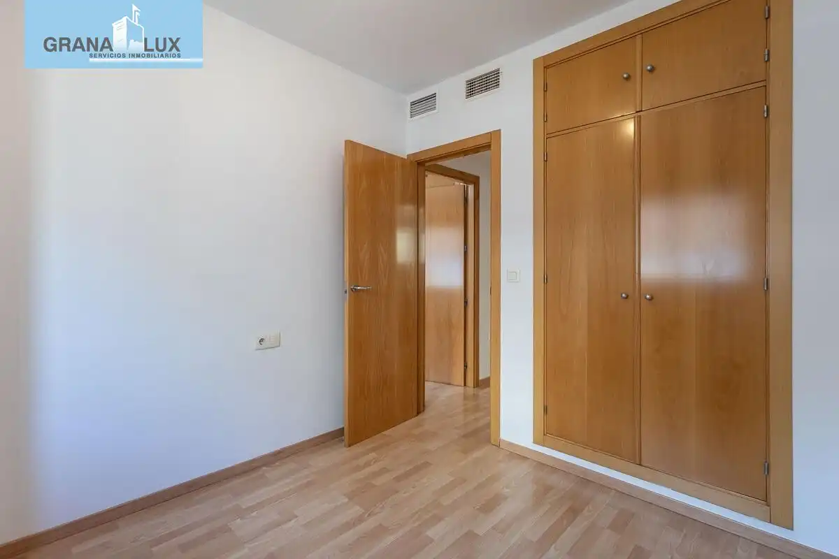 Habitación de Dúplex en venta en Granada con Aire acondicionado, Calefacción y Terraza