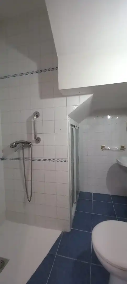 Baño de Casa adosada en venta en Mairena del Aljarafe con Aire acondicionado, Calefacción y Terraza