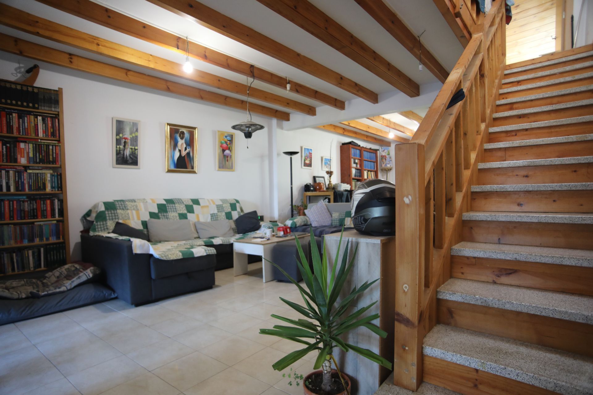 Sala d'estar de Casa o xalet en venda en Torrelavega  amb Jardí privat i Traster
