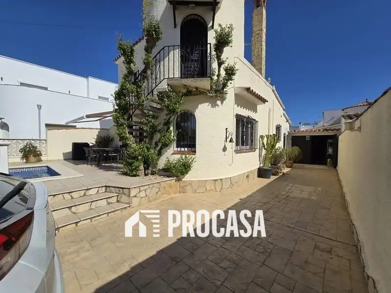 Villa con piscina in vendita a Pení, imagen 17