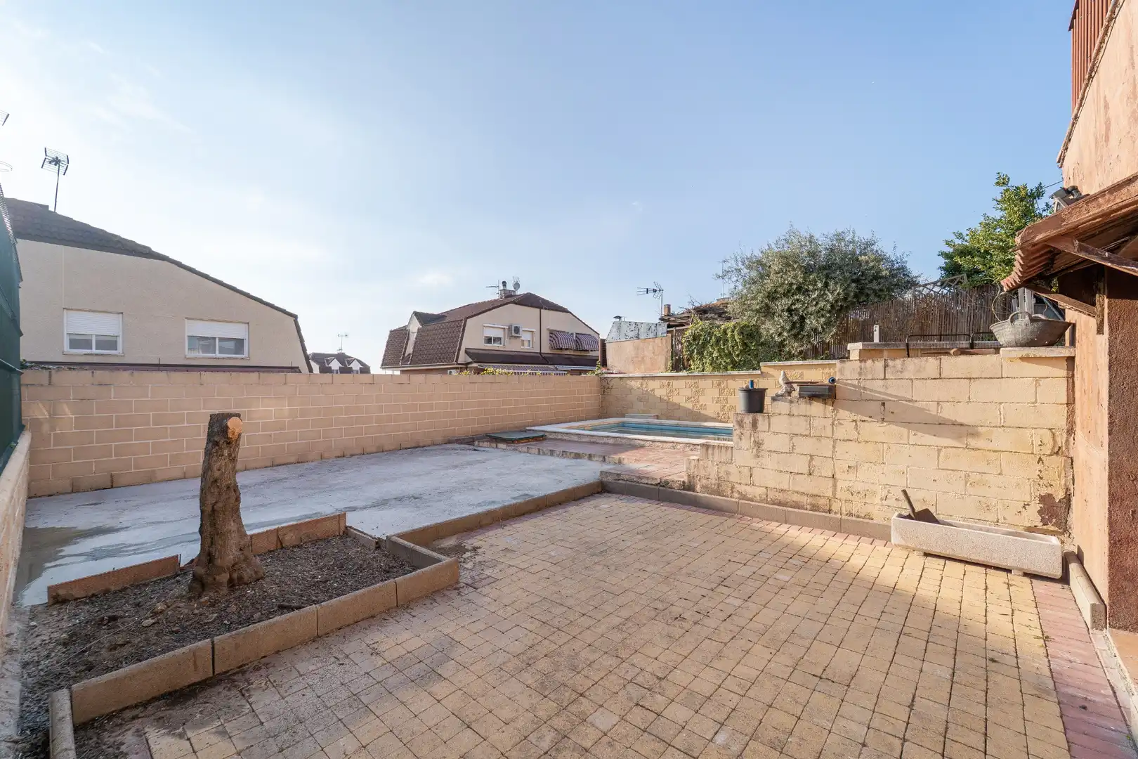 Piscina de Casa adosada en venda en Villanueva de Perales amb Aire condicionat, Calefacció i Jardí privat
