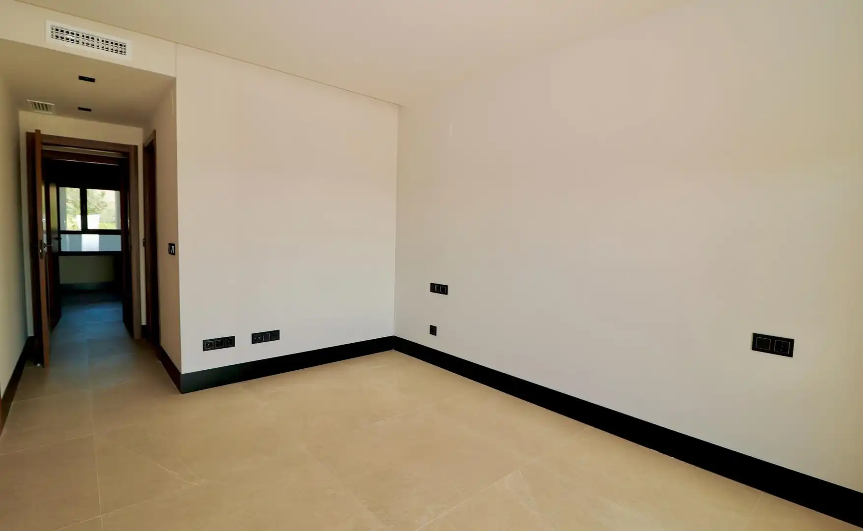 Flat for sale in Marbella  with Air Conditioner, Private garden and Terrace