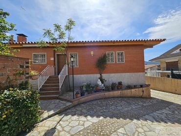 Casa amb balcó en venda a Carrer d´Avila 6