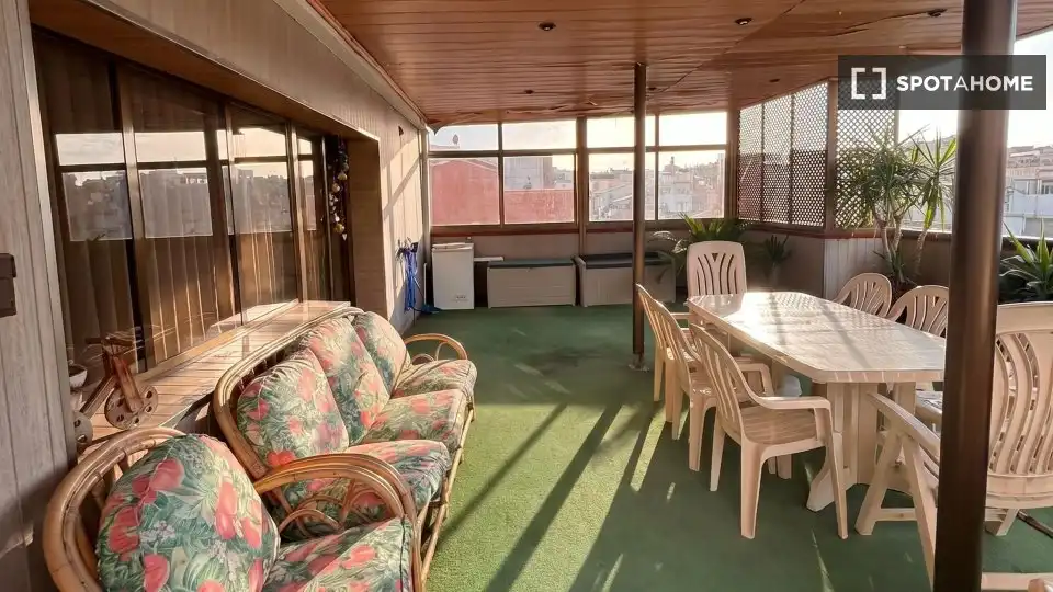 Terrasse von Wohnung zur untervermieten in Sabadell mit Klimaanlage, Terrasse und Möbliert