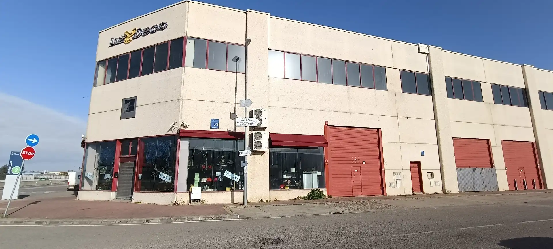Außenansicht von Fabrikhallen zur Miete in Alcalá de Guadaira