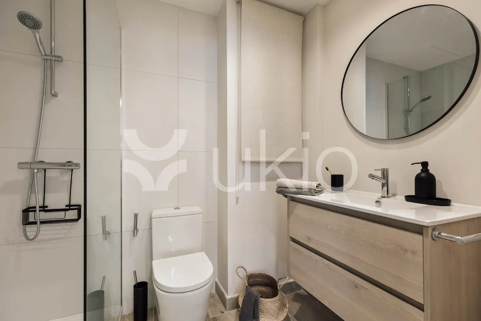 Bathroom of Apartments for rent in Barcelona  with Air Conditioner, Heating and Terrace