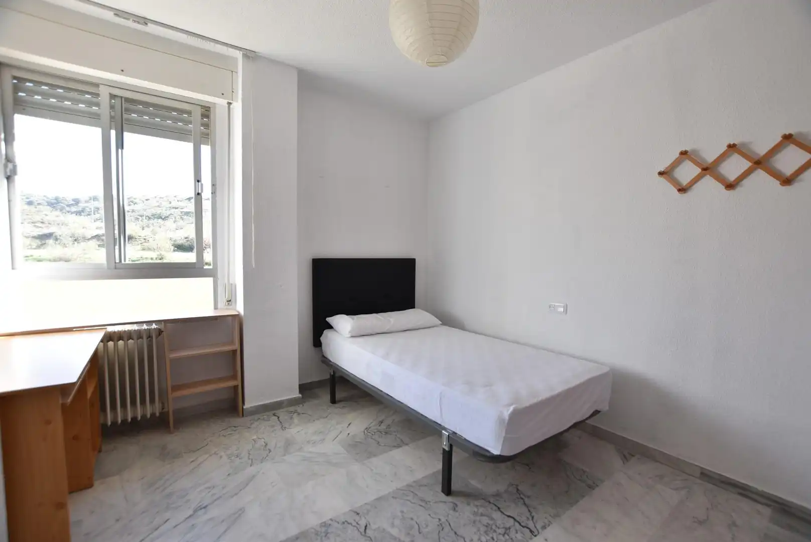Schlafzimmer von Wohnung zur Miete in Granada mit Heizung, Möbliert und Balkon