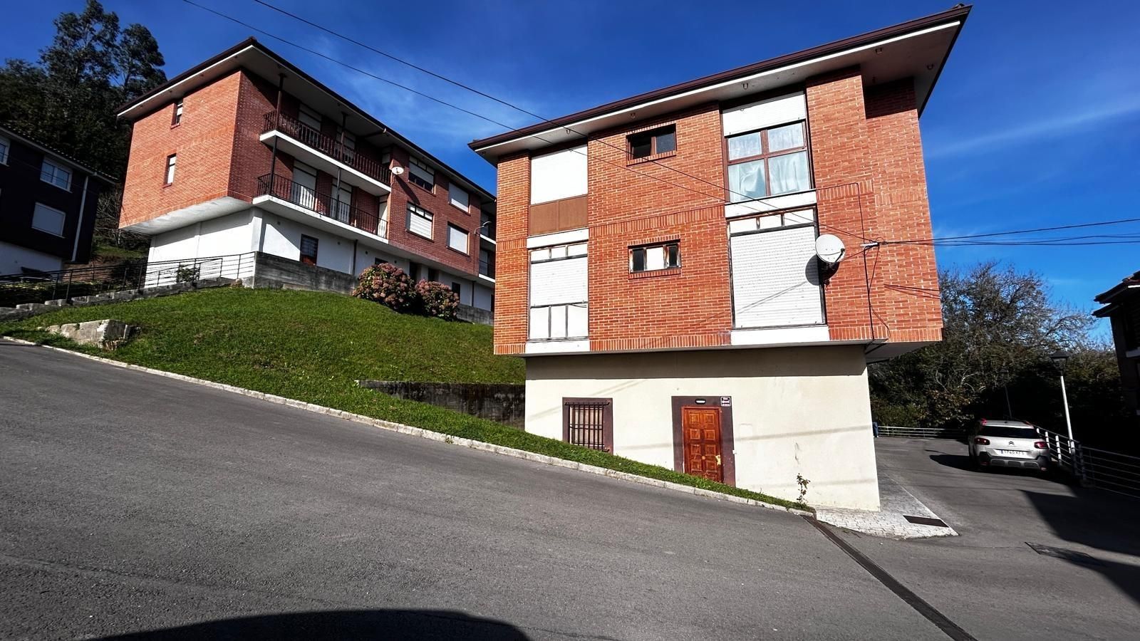 Vista exterior de Planta baixa en venda en Rasines