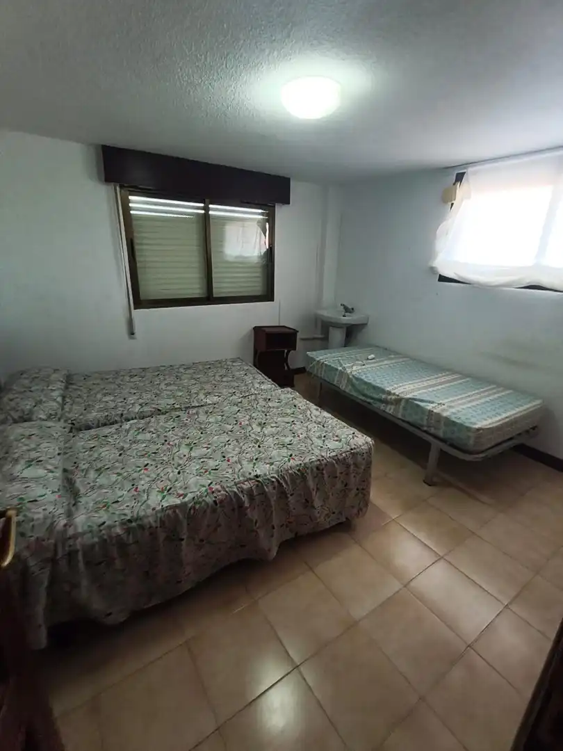 Dormitori de Casa o xalet en venda en Miengo amb Calefacció, Terrassa i Moblat
