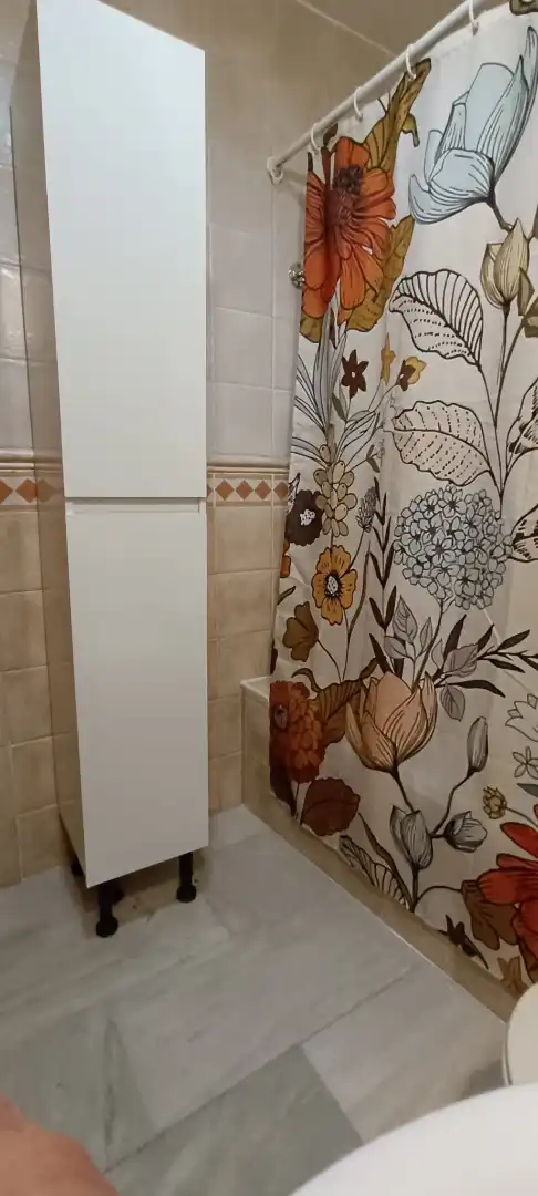 Badezimmer von Erdgeschoss zur Miete in La Zubia mit Klimaanlage, Heizung und Möbliert