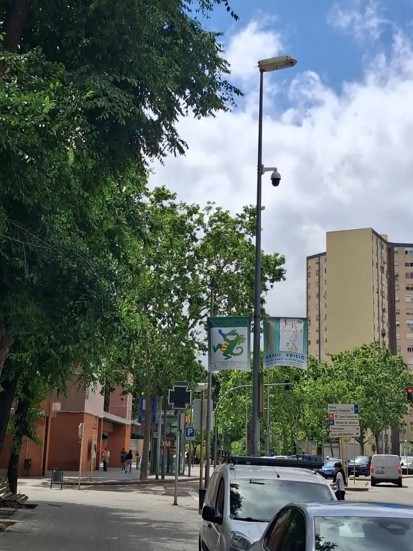 Vista exterior de Piso en venta en Cornellà de Llobregat