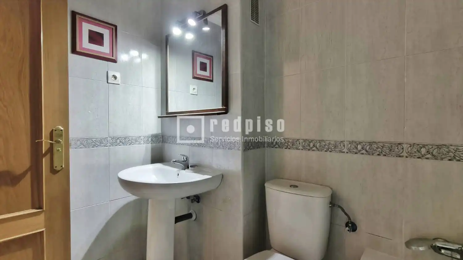 Bathroom of Flat for sale in Madrid  with Air Conditioner, Heating and Private garden