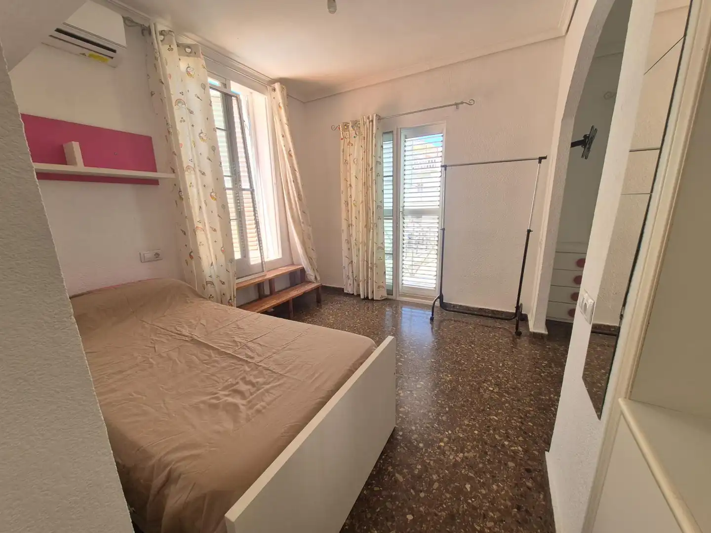 Habitación de Casa adosada de alquiler en Manises con Aire acondicionado, Terraza y Amueblado