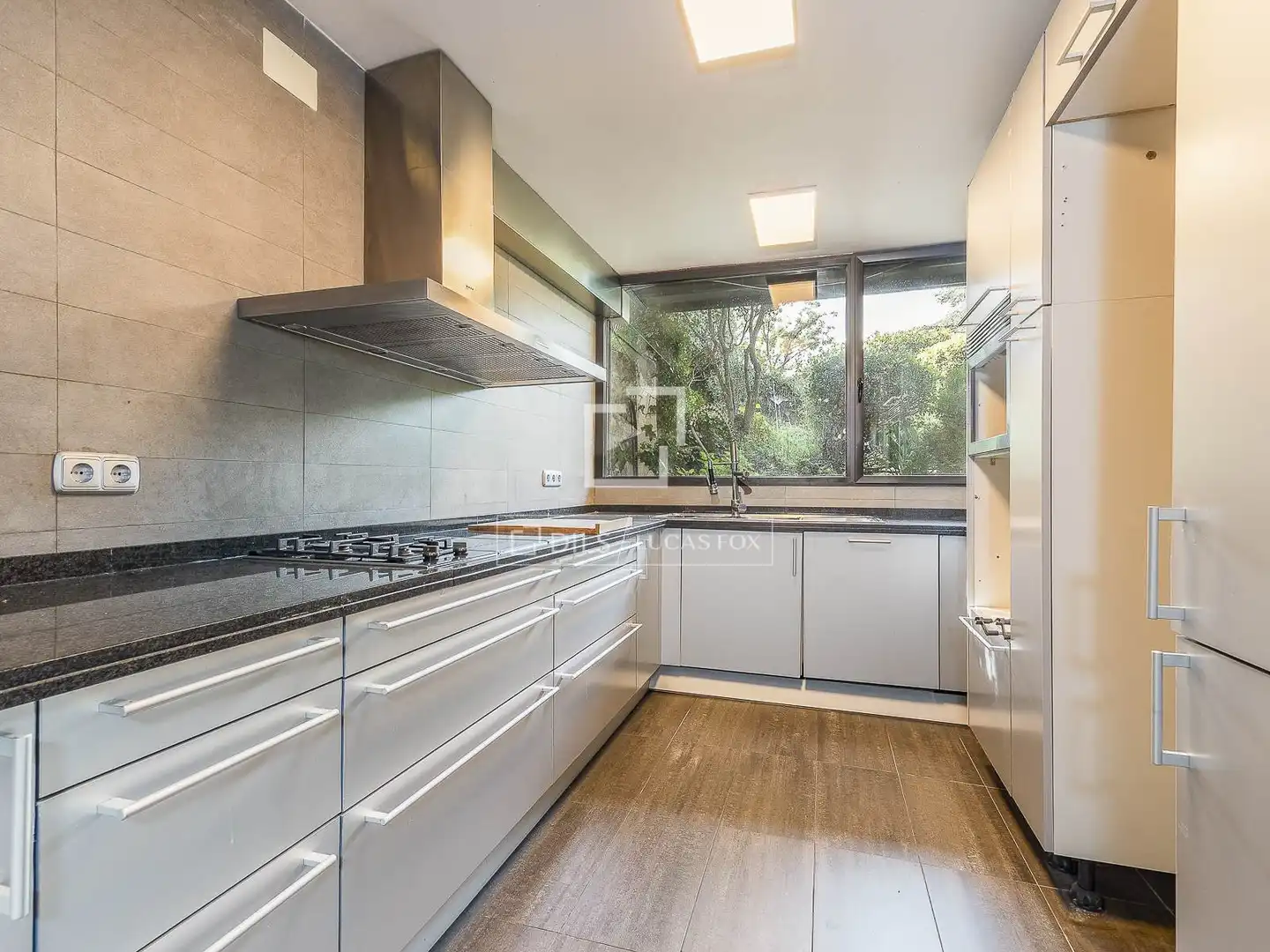 Cocina de Casa o chalet en venta en Barcelona con Aire acondicionado, Calefacción y Jardín privado