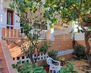 Jardí de Casa adosada en venda en Vélez-Málaga amb Terrassa