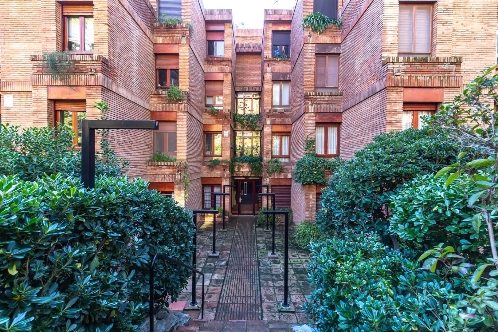 Vista exterior de Àtic en venda en Sant Just Desvern amb Aire condicionat, Calefacció i Terrassa