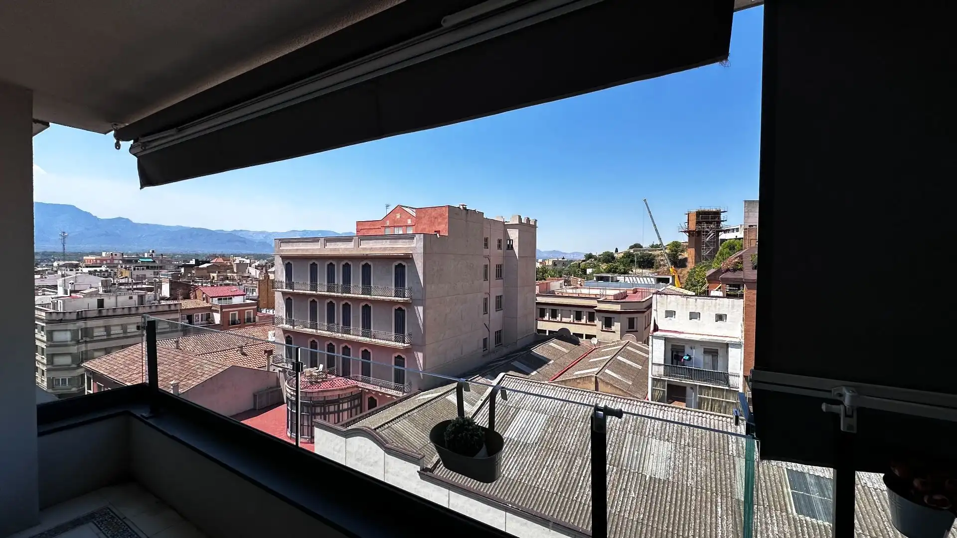 Außenansicht von Wohnung zur Miete in Tortosa mit Klimaanlage, Heizung und Terrasse