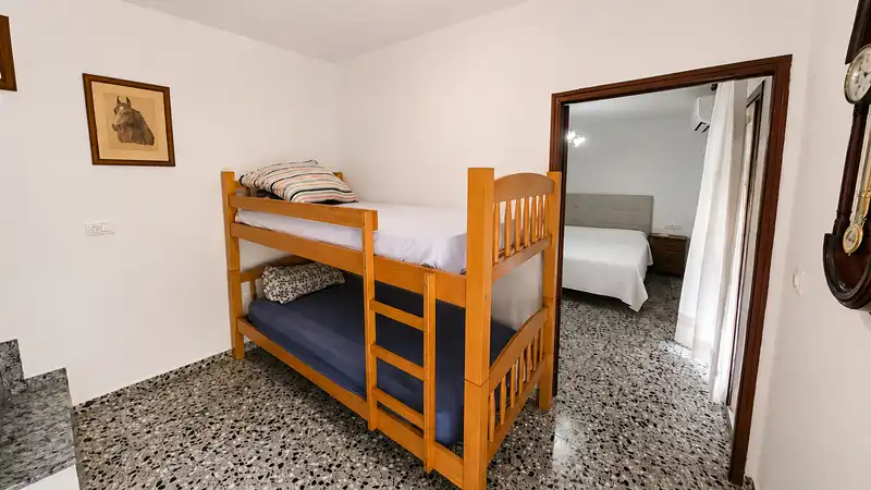 Dormitori de Casa o xalet en venda en Vélez-Málaga amb Aire condicionat, Terrassa i Moblat