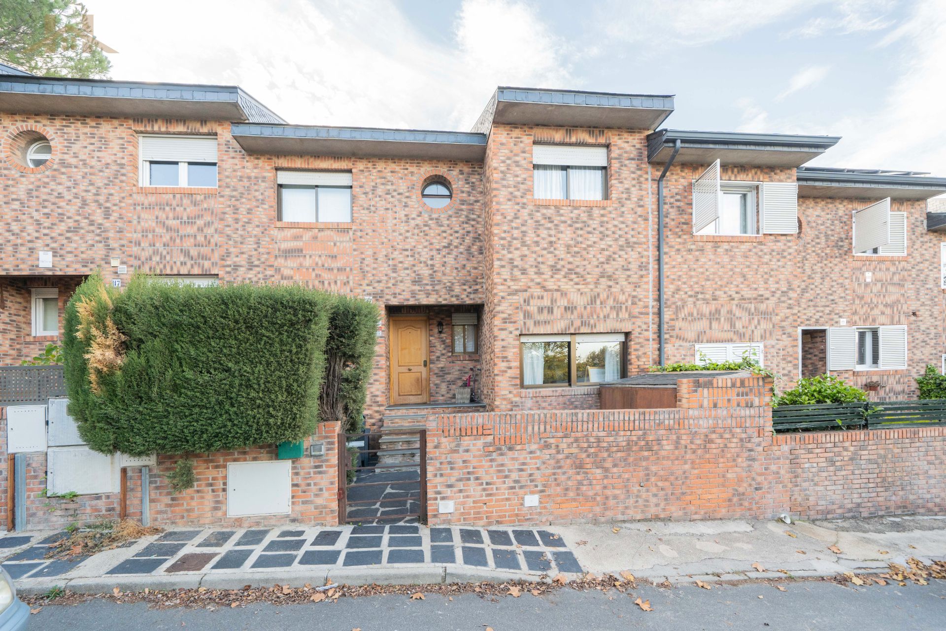 Vista exterior de Casa adosada en venta en Galapagar con Calefacción, Jardín privado y Balcón