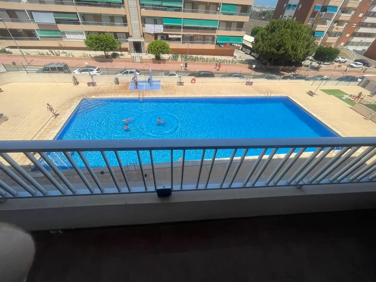 Piscina de Apartament de lloguer en Torrevieja amb Calefacció, Terrassa i Piscina