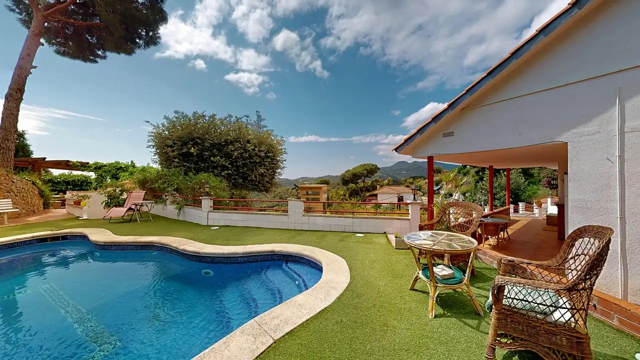 Piscina de Casa o xalet en venda en Arenys de Munt amb Calefacció, Jardí privat i Terrassa