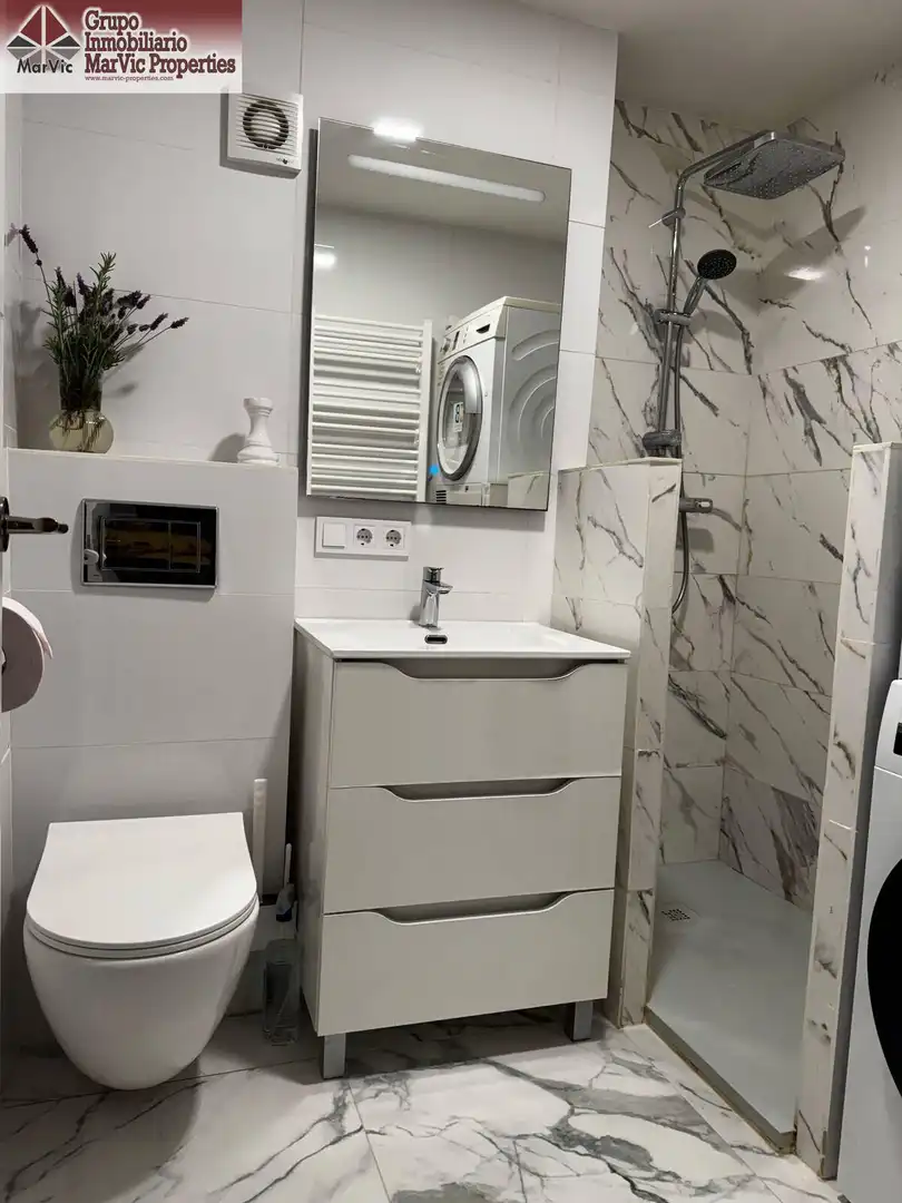 Badezimmer von Maisonette zum Verkauf in Benidorm mit Klimaanlage, Privatgarten und Möbliert