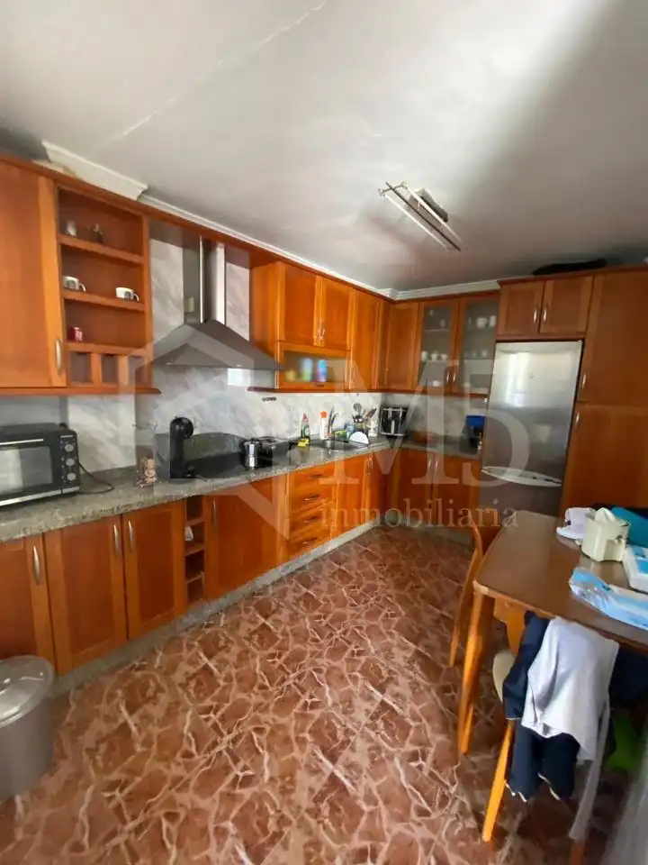 Cuina de Casa adosada en venda en Vélez-Málaga amb Aire condicionat, Terrassa i Moblat